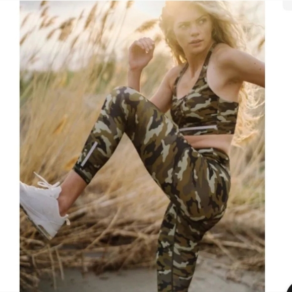 NWT Zyia Active Camo 7/8 Leggings Size 4 & 6 Light Green Reflective Soft & Snug - Picture 10 of 15